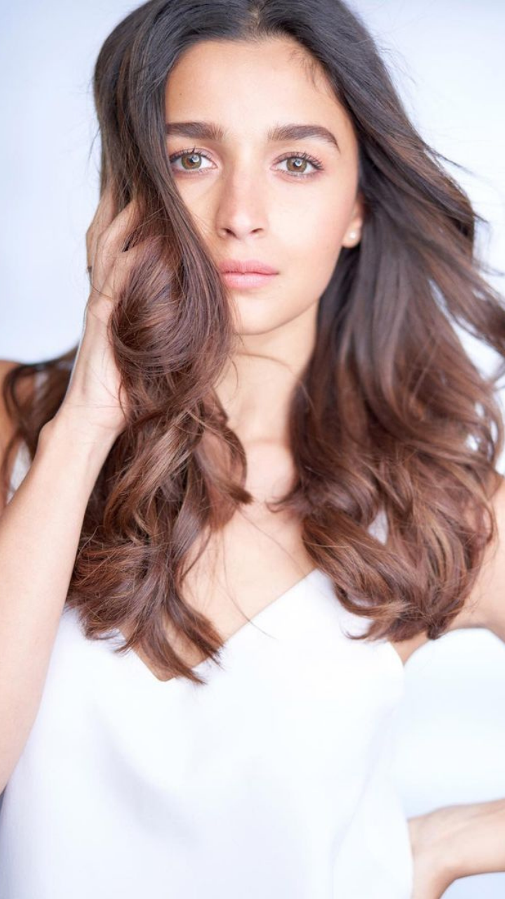 Beauty Tips That Alia Bhatt Has For Glowing Skin Zoom Tv No dout face is really that doll shape angelic and innocent. beauty tips that alia bhatt has for