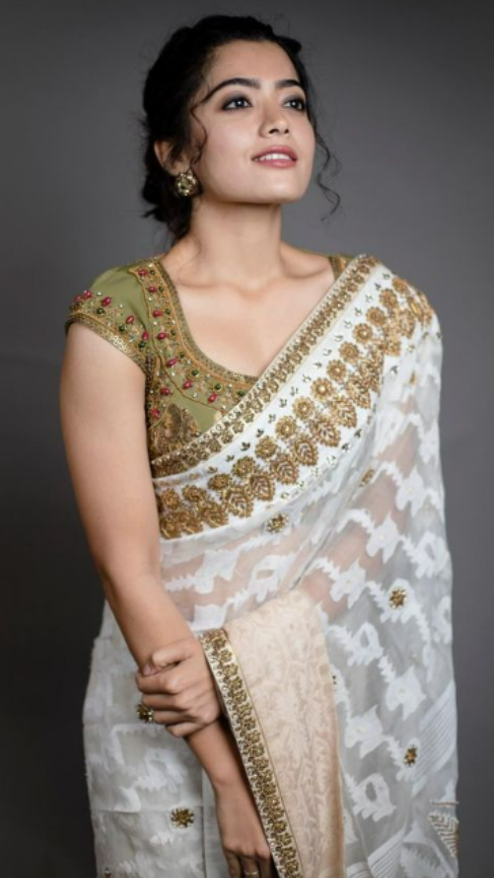 Bun Hairstyle With Saree - Threads - WeRIndia | Indian hairstyles, Saree  hairstyles, Bridal hairstyle indian wedding