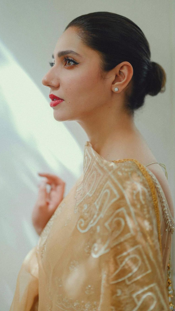 Ramadan 2023: Pakistani actress Mahira Khan's elegant suit collection