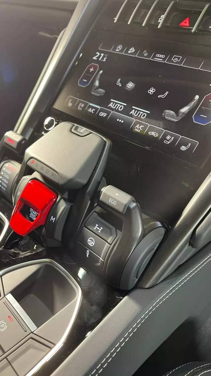 2023 Lamborghini Urus S connectivity features
