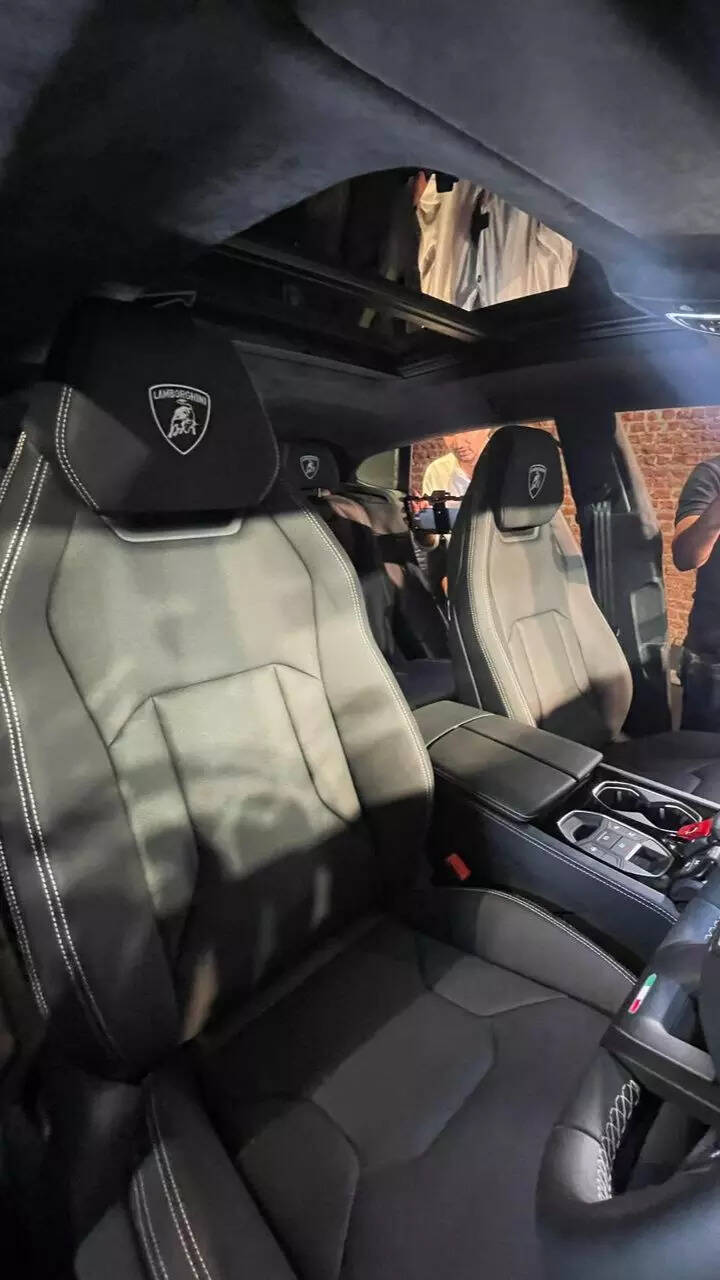 2023 Lamborghini Urus S: Interior