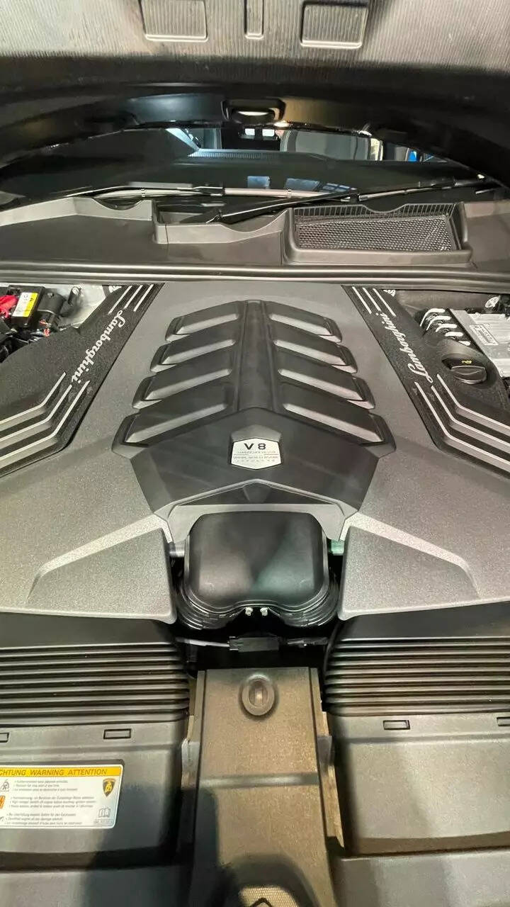 2023 Lamborghini Urus S: Braking