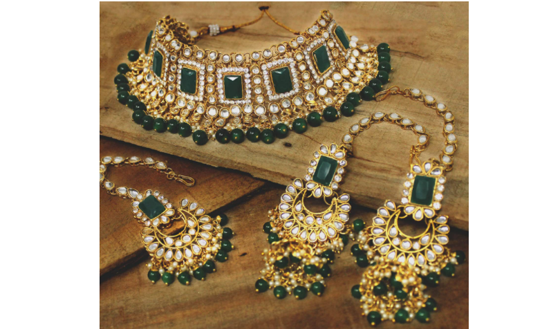 Kundan choker necklaces for pairing 