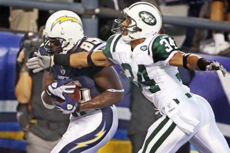 Luis Castillo #93 of the San Diego Chargers reacts after a sack on  quarterback Brett Favre #4 of the New York Jets on September 22, 2008 at  Qualcomm Stadium in San Diego - Photogallery