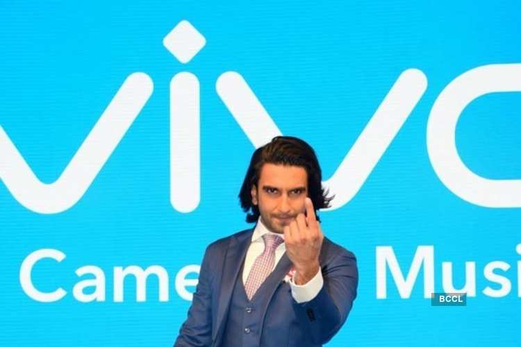 Selfie king: Ranveer Singh launches Vivo V7+ (and his new look) - Rediff.com