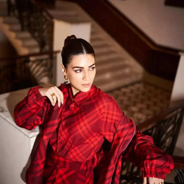 From 70s flared denim jeans to chic checkered trend, Kriti Sanon's