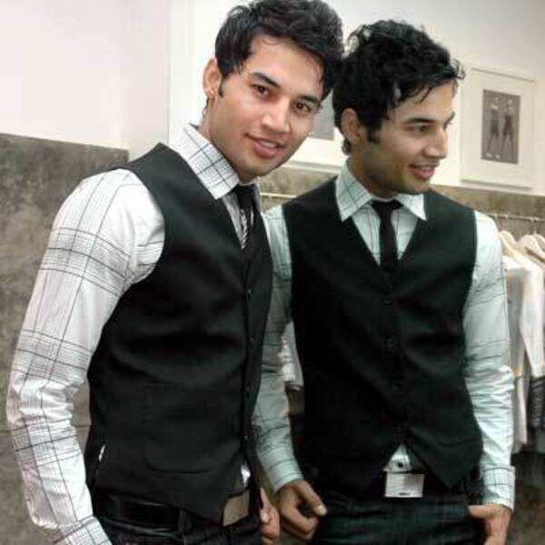 Model Inder Bajwa Displays Rohit Gandhi And Rahul Khanna S Creation Photogallery