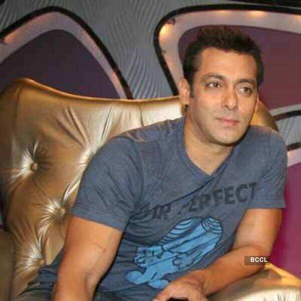 Salman promotes 'Veer' Pics | Salman promotes 'Veer' Photos | Salman  promotes 'Veer' Portfolio Pics | Salman promotes 'Veer' Personal Photos -  ETimes Photogallery