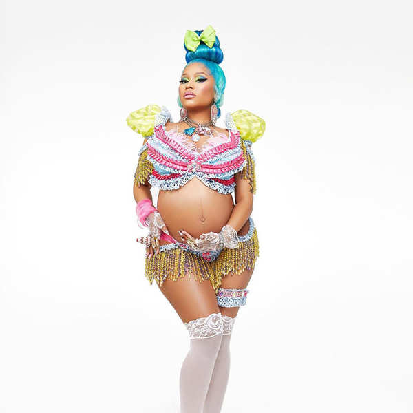 Pregnant Nicki Minaj flaunts her growing baby bump in Burberry