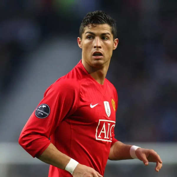 Cristiano Ronaldo returns to Manchester United after 12 years, these  throwback photos of the football star will give you all the feels!