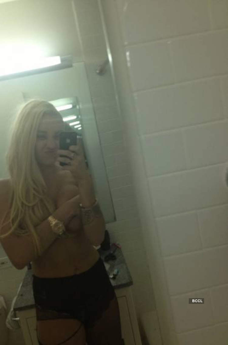 Amanda Bynes uses hand bra while posting a selfie for her fans.