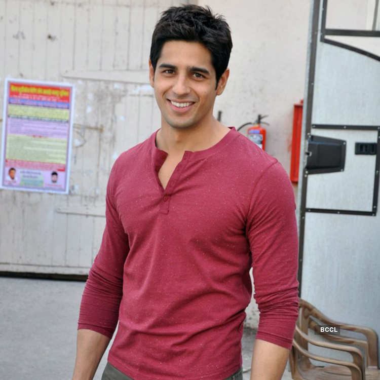 hasee toh phasee sidharth malhotra white shirt