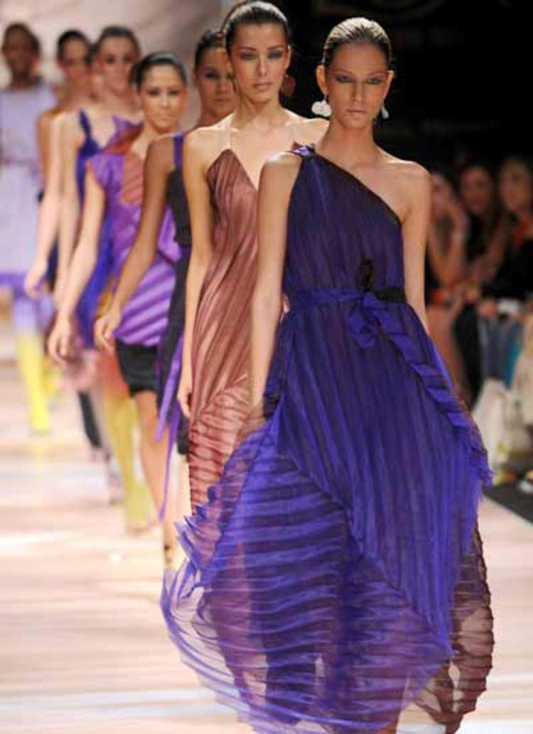 A model presents a creation by Leonisa Colombia during the Colombia Moda  fashion show in Medellin on July 30, 2008 - Photogallery