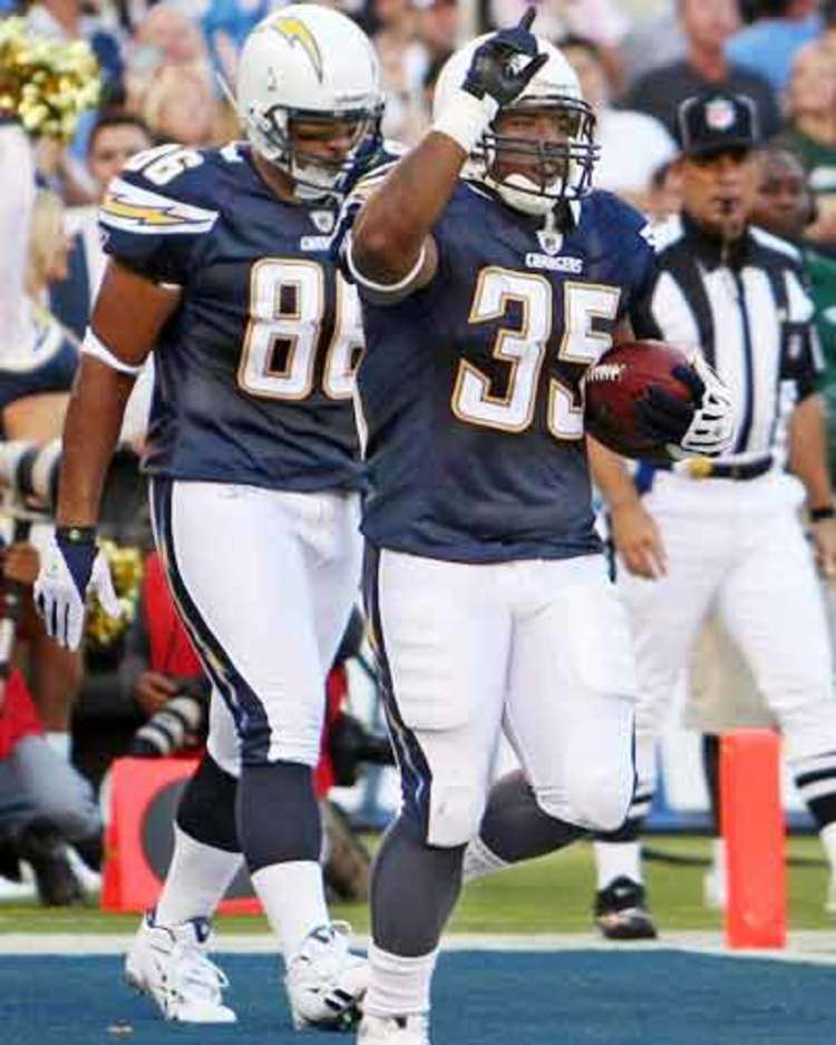 Luis Castillo #93 of the San Diego Chargers reacts after a sack on  quarterback Brett Favre #4 of the New York Jets on September 22, 2008 at  Qualcomm Stadium in San Diego - Photogallery