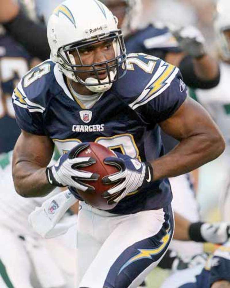 Luis Castillo #93 of the San Diego Chargers reacts after a sack on  quarterback Brett Favre #4 of the New York Jets on September 22, 2008 at  Qualcomm Stadium in San Diego - Photogallery