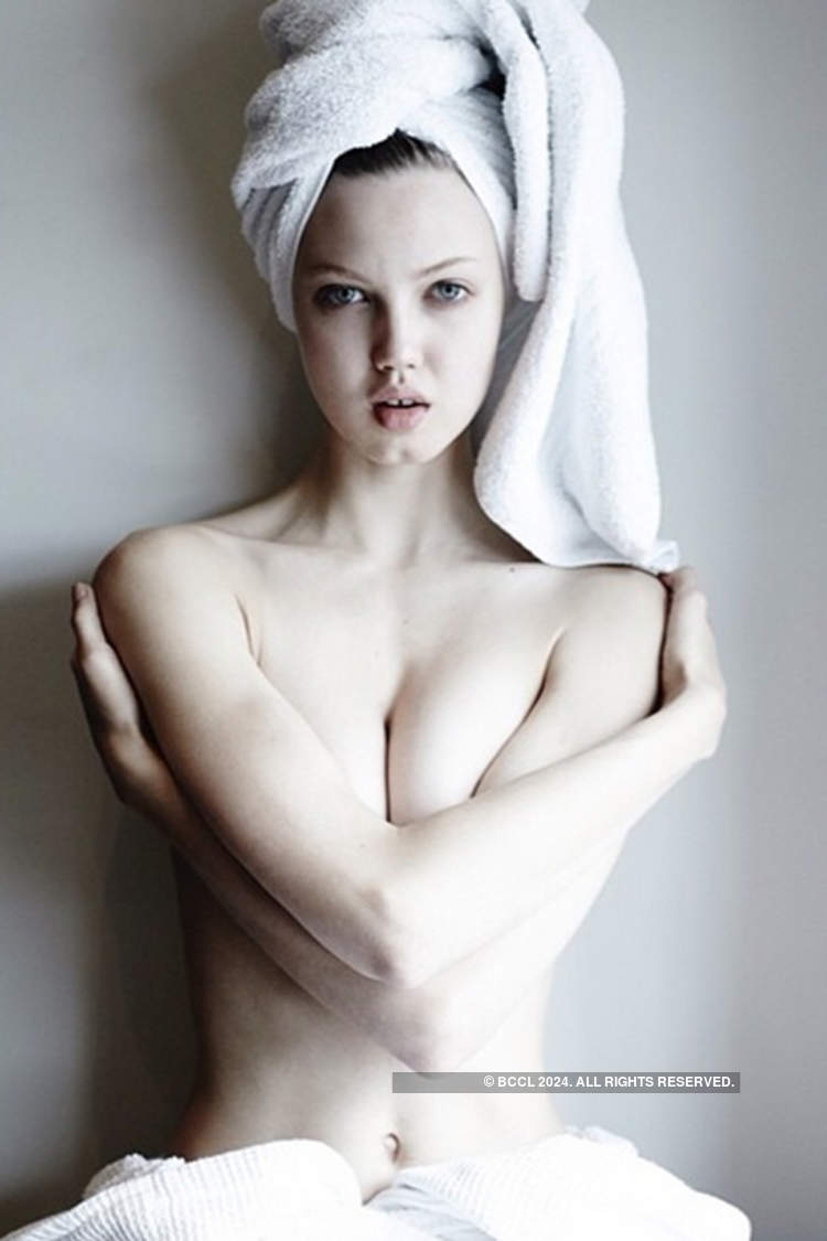 Lindsey Wixson looks stunning in a towel