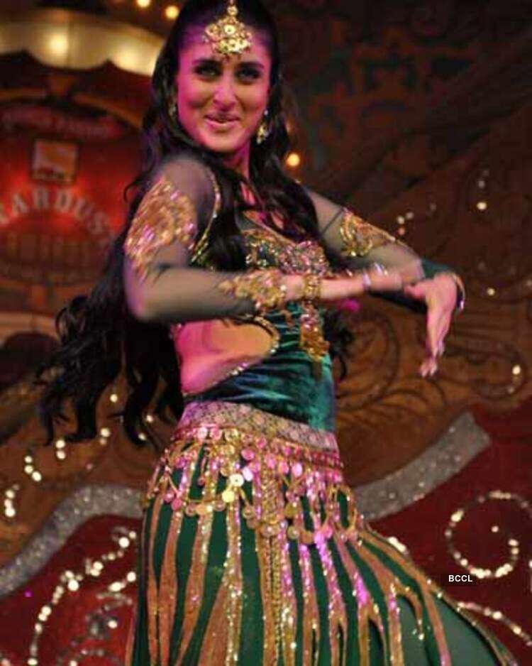 Kareena Kapoor Performs During Stardust Awards 2010 Held In Mumbai Photogallery hot photos