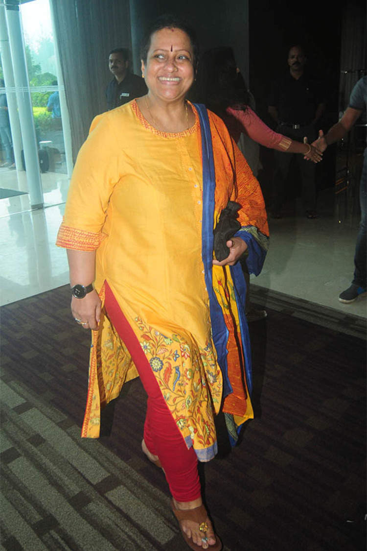 Seema arrives at the annual general body meeting of the Association of  Malayalam Movie Artistes (AMMA) in Kochi - Photogallery