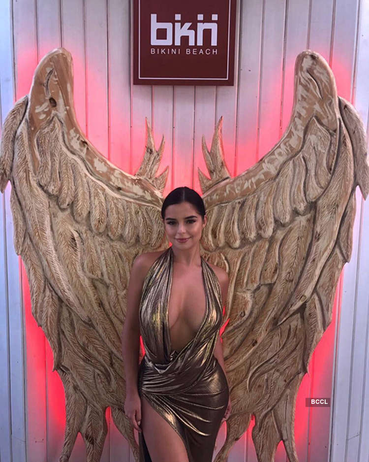 Demi Rose looks radiant in a bold outfit at ʙικιɴι Beach Club - PH๏τogallery