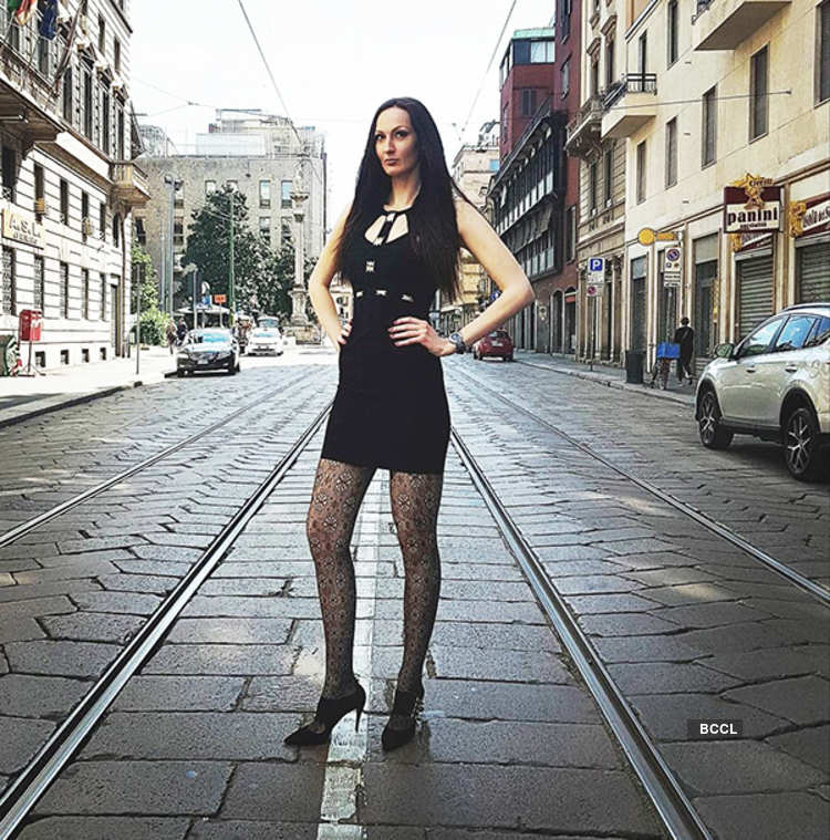 10 Adorable Photos Of Ekaterina Lisina: The Tallest Woman In The World -  blog trendy - Medium