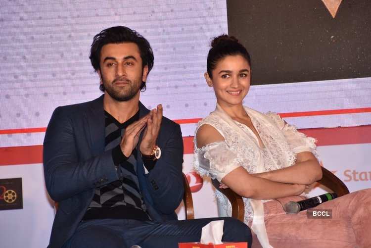 Alia Bhatt cannot stop laughing while posing with Ranbir Kapoor