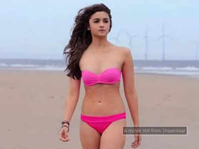 Aila Bhat Bollywood Actress Xxx - Bollywood actresses in pink bikini