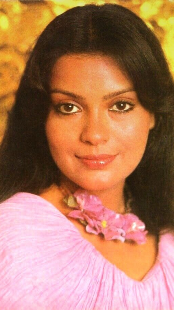 Zeenat Aman Images