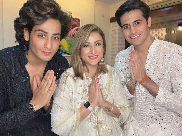 Urvashi Dholakia