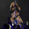 Bey's bold look 