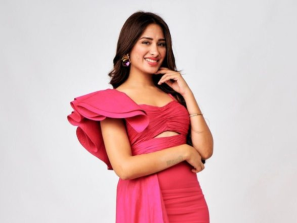 Mahira Sharma Photos