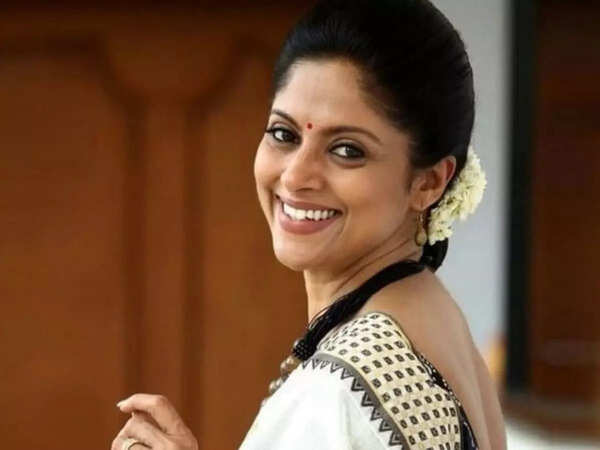 Nadhiya Pictures