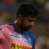 Article image for: 2019: Kohli and de Villiers against <i class="tbold">Varun Aaron</i>: 23 runs