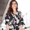Article image for: Watch: Raashii <i class="tbold">khanna</i> is all smiles as she poses for paps in Bandra