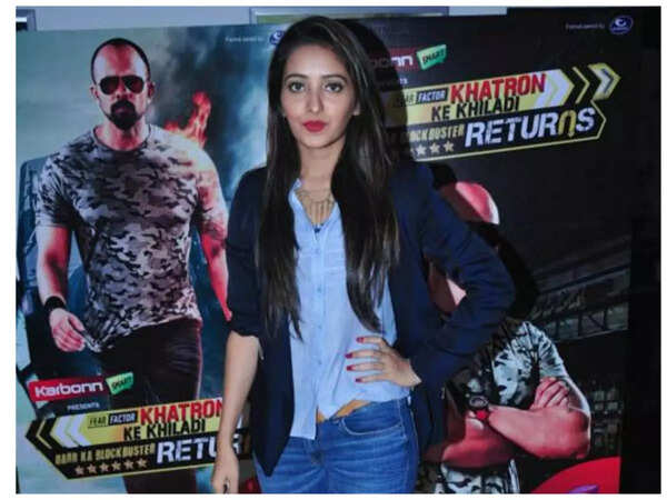 Asha Negi Images