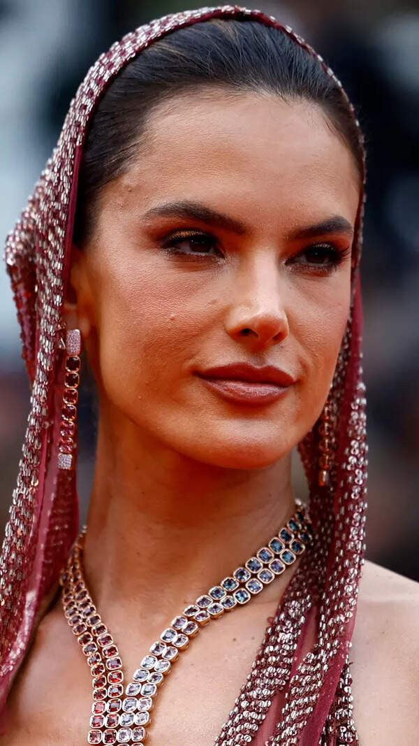 Alessandra Ambrosio Pictures
