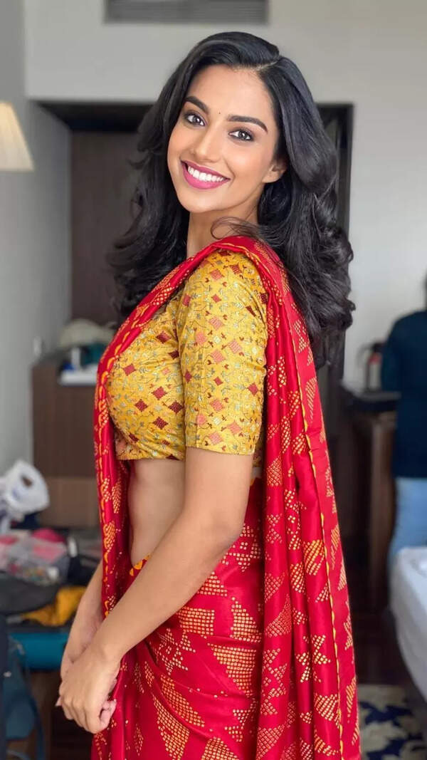 Meenakshi Chaudhary Pictures
