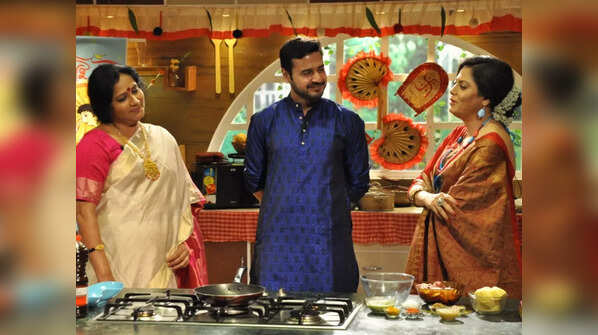 Actor Neil Chatterjee and mom-in-law Nibedita Chandra to appear on Radhuni’s Jamai Shashthi special episode; see BTS pics