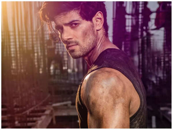Sooraj Pancholi Photos
