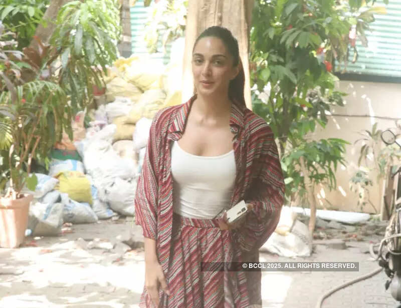​#ETimesSnapped: From Kiara Advani to Shweta Tiwari-Palak Tiwari, paparazzi pictures of your favourite celebs