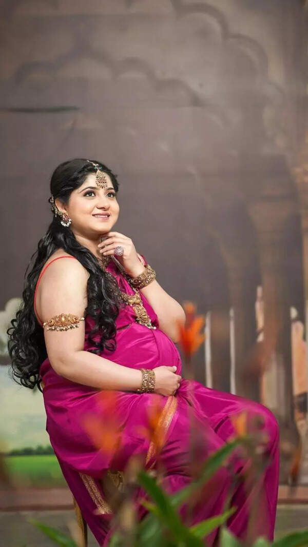 Radhika Rao Wallpapers
