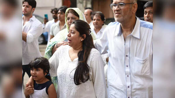 Gufi Paintal's loved ones shed tears