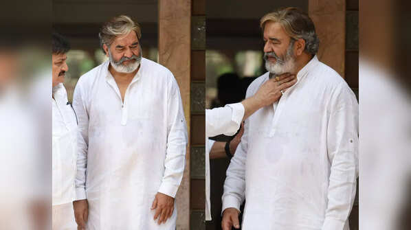 Surendra Pal breaks down at the funeral