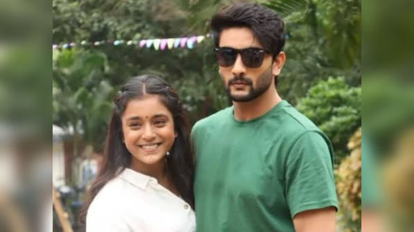 Sumbul Touqeer reacts to the ongoing tiff with Fahmaan Khan