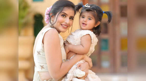 Charu gets support from netizens