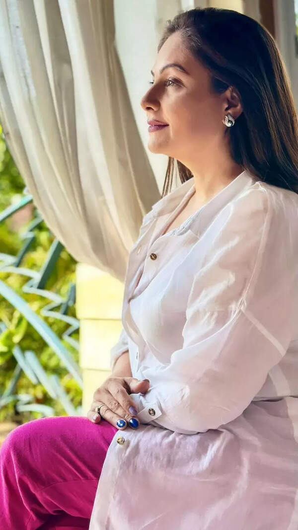 Ayesha Jhulka Stills