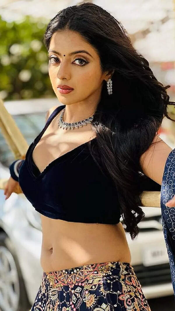 Khushi Dubey Pictures