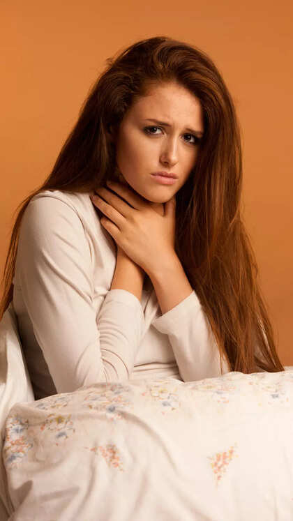 Monsoon Alert! Effective Home Remedies For Sore Throat