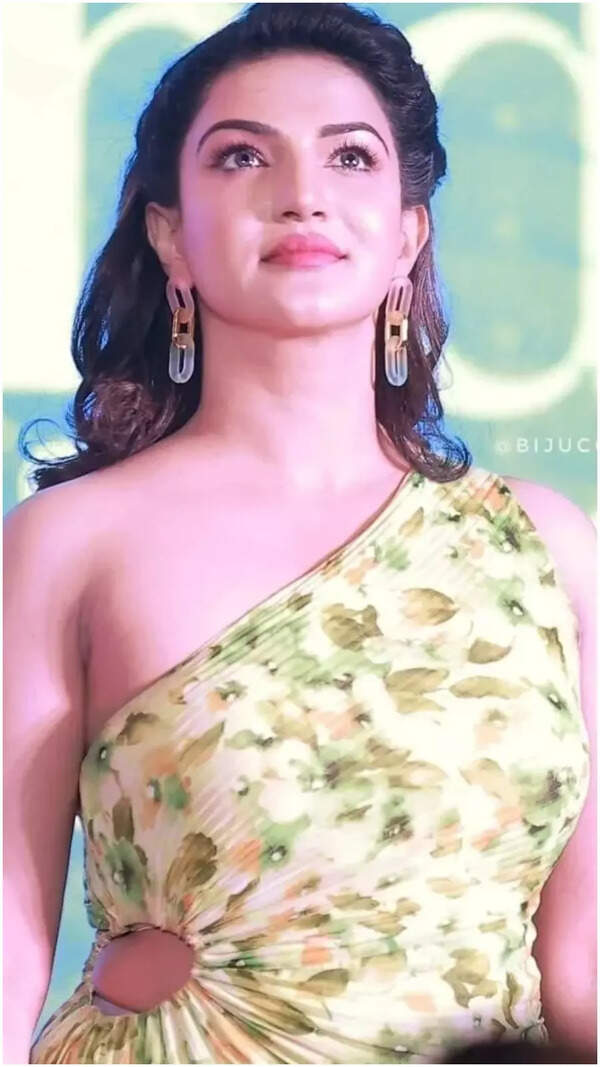 Honey Rose Wallpapers