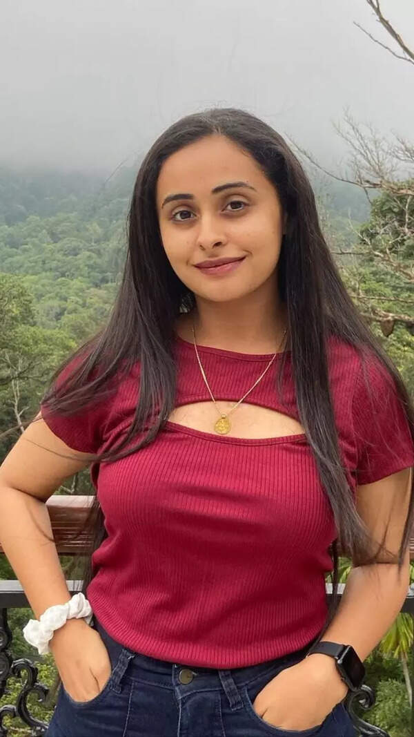 Sanjana Burli Photos