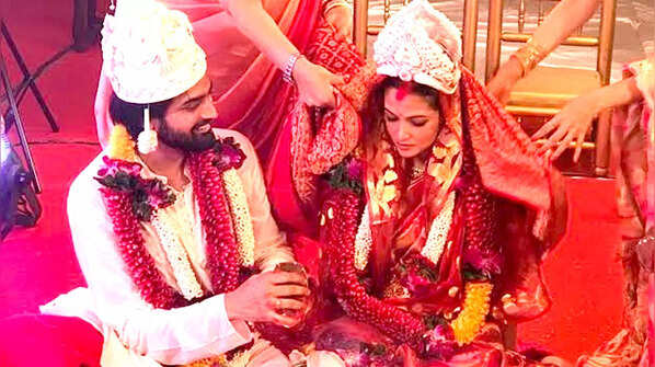 Ties the knot with Shivam Tiwari
